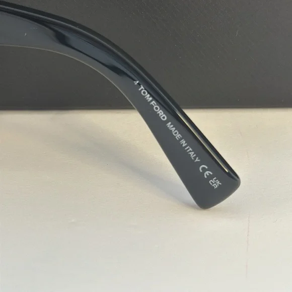 💯- New Authentic TOM FORD SUNGLASSES TOM FORD RELLEN FT1093 01V - Picture 14 of 15